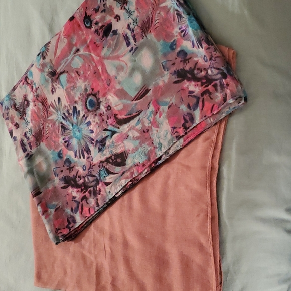 Set of 2 Scarves - Picture 3 of 5